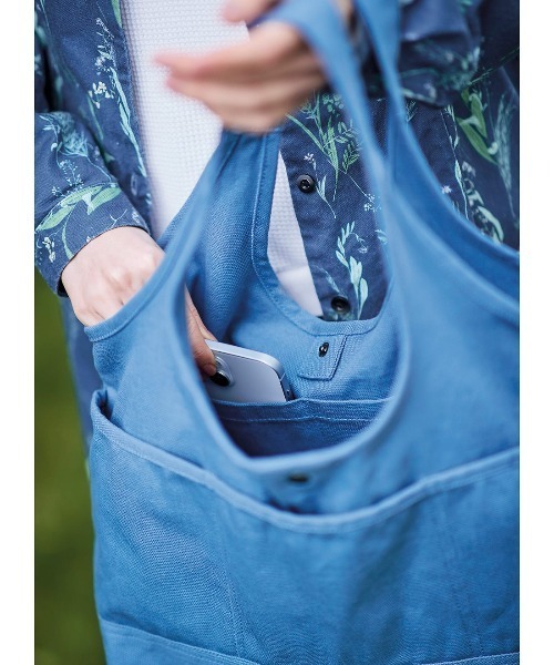 Sunny clouds（サニークラウズ）の「サニークラウズ　グレイッシュブルーのキャンバスバッグ（トートバッグ・レディース・ブルー・ONE SIZE）」の3枚目の写真