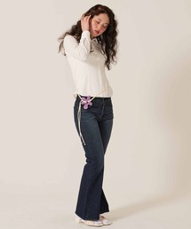 TINA：JOJUN（ティーナジョジュン）の「フラワー スタッズ フレア デニムパンツ TINA：JOJUN（デニムパンツ）」