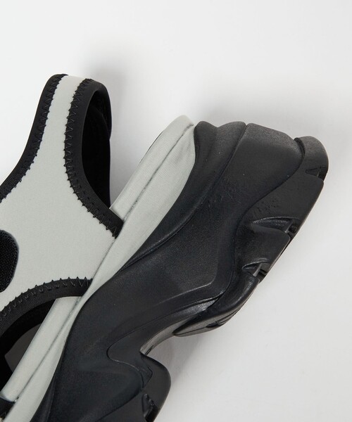 SY UNITED ARROWS(シーユナイテッドアローズ)の「<SY> ネオプレーンビジュー サンダル75(サンダル・レディース・ダークブラウン/ライトグレー/ブラック・L/M/S)」の17枚目の写真