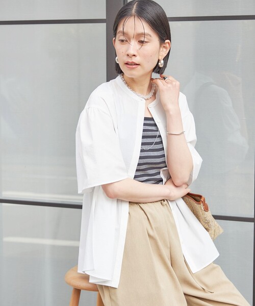 SHIPS（シップス）の「〈接触冷感 / 撥水加工〉TEXBRID(R) タフタ ショート スリーブ 羽織 シャツ（シャツ/ブラウス・レディース・ブラック/オフホワイト/ブラウン・ONE SIZE）」の2枚目の写真