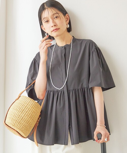 SHIPS（シップス）の「〈接触冷感 / 撥水加工〉TEXBRID(R) タフタ ショート スリーブ 羽織 シャツ（シャツ/ブラウス・レディース・ブラック/オフホワイト/ブラウン・ONE SIZE）」の18枚目の写真