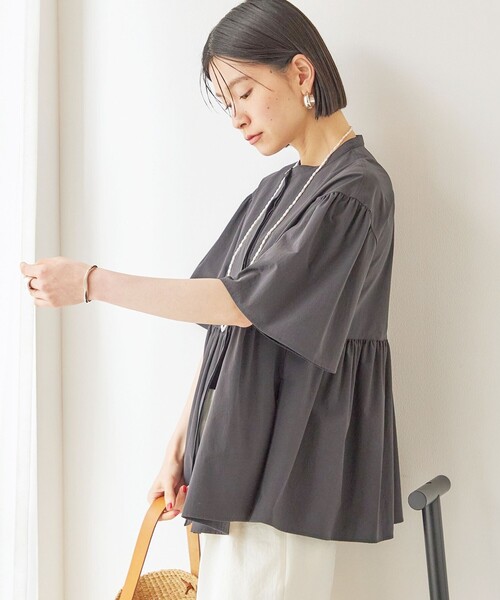 SHIPS（シップス）の「〈接触冷感 / 撥水加工〉TEXBRID(R) タフタ ショート スリーブ 羽織 シャツ（シャツ/ブラウス・レディース・ブラック/オフホワイト/ブラウン・ONE SIZE）」の20枚目の写真