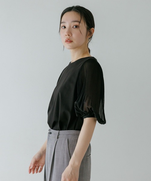 Andemiu(アンデミュウ)の「ソデプリーツカットソー659219(Tシャツ/カットソー・レディース・ブラック/モカ・FREE)」の1枚目の写真