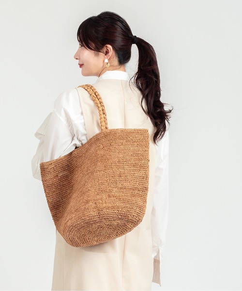 MADE IN MADA(メイドインマダ)の「【MADE IN MADA /メイドインマダ】大きめ かごバッグ ラフィア トートバッグ(かごバッグ・レディース・ベージュ系その他/ライトグレー・FREE)」の12枚目の写真