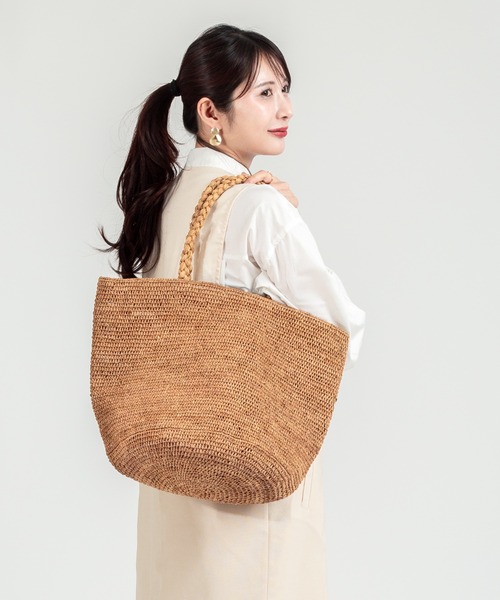 MADE IN MADA(メイドインマダ)の「【MADE IN MADA /メイドインマダ】大きめ かごバッグ ラフィア トートバッグ(かごバッグ・レディース・ベージュ系その他/ライトグレー・FREE)」の11枚目の写真