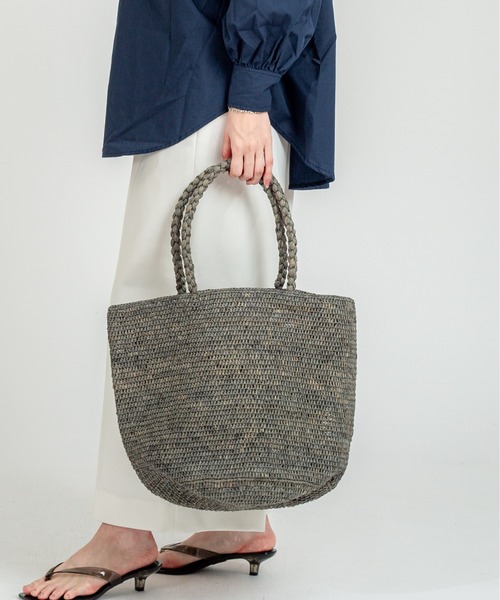 MADE IN MADA(メイドインマダ)の「【MADE IN MADA /メイドインマダ】大きめ かごバッグ ラフィア トートバッグ(かごバッグ・レディース・ベージュ系その他/ライトグレー・FREE)」の7枚目の写真