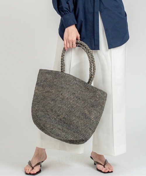MADE IN MADA(メイドインマダ)の「【MADE IN MADA /メイドインマダ】大きめ かごバッグ ラフィア トートバッグ(かごバッグ・レディース・ベージュ系その他/ライトグレー・FREE)」の8枚目の写真