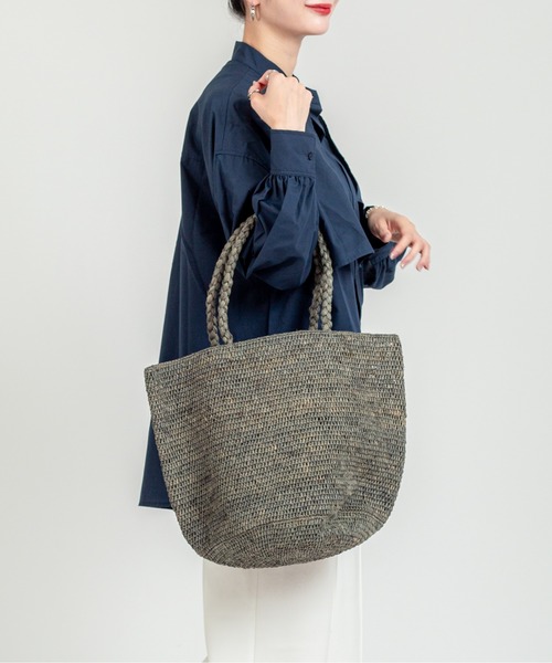 MADE IN MADA(メイドインマダ)の「【MADE IN MADA /メイドインマダ】大きめ かごバッグ ラフィア トートバッグ(かごバッグ・レディース・ベージュ系その他/ライトグレー・FREE)」の9枚目の写真