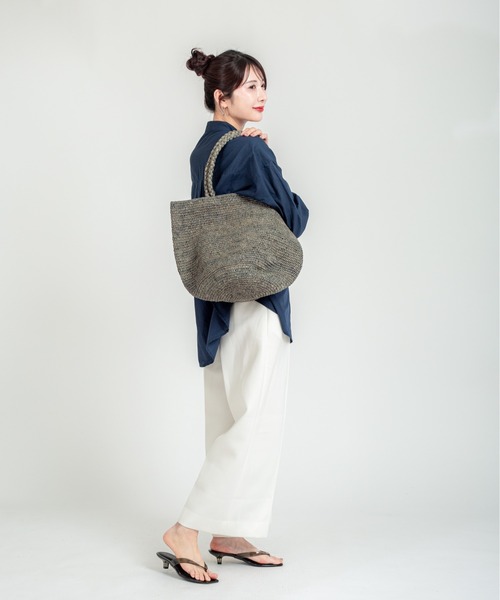 MADE IN MADA(メイドインマダ)の「【MADE IN MADA /メイドインマダ】大きめ かごバッグ ラフィア トートバッグ(かごバッグ・レディース・ベージュ系その他/ライトグレー・FREE)」の10枚目の写真