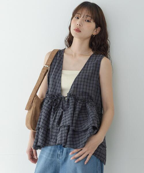 URBAN RESEARCH Sonny Label(アーバンリサーチサニーレーベル)の「サッカーチェックペプラムベストブラウス(シャツ/ブラウス・レディース・ブラウン/ブラック/チャコールグレー・FREE)」の4枚目の写真