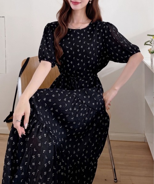 Ada.(エイダ)の「小花柄 パフスリーブ ティアード ロング ワンピース(ワンピース・レディース・ブラック/アイボリー・FREE)」の3枚目の写真