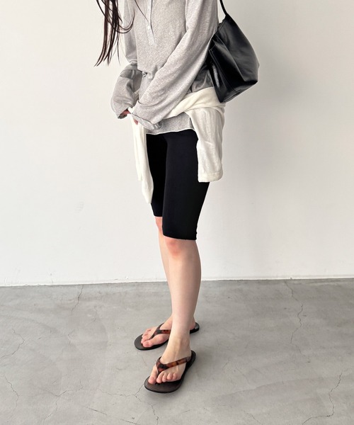 CANAL JEAN（キャナルジーン）の「Miller　パネルリブハーフレギンス（レギンス/スパッツ・レディース・ブラック/ヘザーグレー・ONE SIZE）」の4枚目の写真