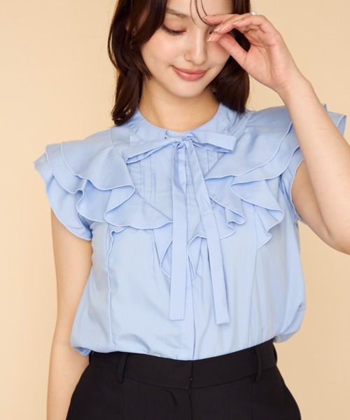MISCH MASCH(ミッシュマッシュ)の「2026春夏新作 タックリボン綿タッチフリルブラウス(シャツ/ブラウス・レディース・ライトグレー/ホワイト/ブルー・フリ-)」の3枚目の写真