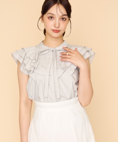 MISCH MASCH(ミッシュマッシュ)の「2026春夏新作 タックリボン綿タッチフリルブラウス(シャツ/ブラウス・レディース・ライトグレー/ホワイト/ブルー・フリ-)」の17枚目の写真