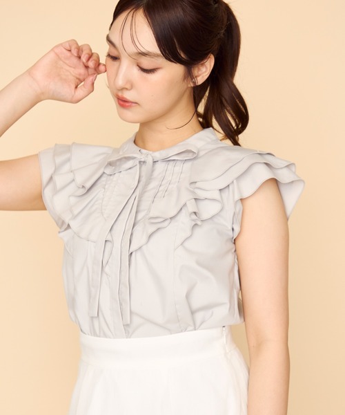 MISCH MASCH(ミッシュマッシュ)の「2026春夏新作 タックリボン綿タッチフリルブラウス(シャツ/ブラウス・レディース・ライトグレー/ホワイト/ブルー・フリ-)」の20枚目の写真