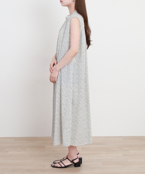 Anna Nicola(アンナニコラ)の「Anna Nicola ぼかしドットノースリーブワンピース(ワンピース・レディース・オフホワイト/ブラック/モカ・38)」の20枚目の写真