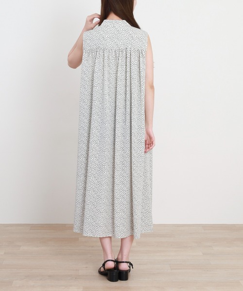 Anna Nicola(アンナニコラ)の「Anna Nicola ぼかしドットノースリーブワンピース(ワンピース・レディース・オフホワイト/ブラック/モカ・38)」の21枚目の写真