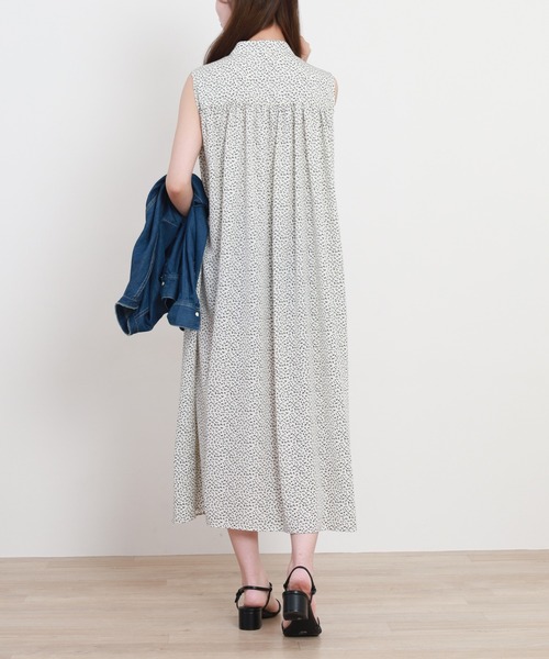 Anna Nicola(アンナニコラ)の「Anna Nicola ぼかしドットノースリーブワンピース(ワンピース・レディース・オフホワイト/ブラック/モカ・38)」の8枚目の写真