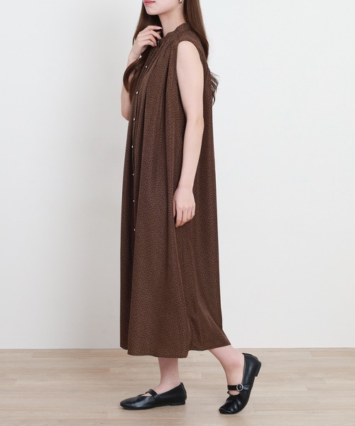 Anna Nicola(アンナニコラ)の「Anna Nicola ぼかしドットノースリーブワンピース(ワンピース・レディース・オフホワイト/ブラック/モカ・38)」の16枚目の写真
