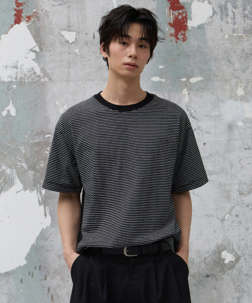 AGOD（エージーオーディー）の「バックインシジョンストライプハーフTシャツ[ブラック]（Tシャツ/カットソー・レディース・その他・SMALL/MEDIUM/LARGE）」の2枚目の写真