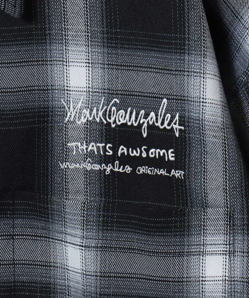 Mark Gonzales(マーク・ゴンザレス)の「MARK GONZALES ARTWORK COLLECTION/マークゴンザレス 別注 ビッグシルエット ワンポイント刺繍 オンブレチェック ブロード ストライプ 半袖シャツ(シャツ/ブラウス・メンズ・ブラック系その他/ブルー系その他/ホワイト系その他/ブルー系その他2/グレー系その他/イエロー系その他・M/XL/L)」の17枚目の写真