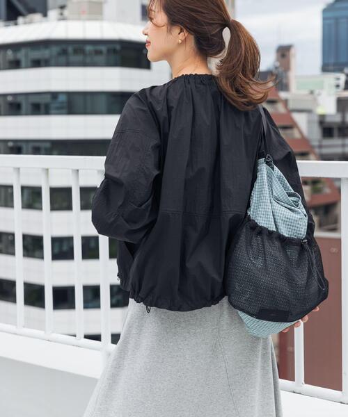 URBAN RESEARCH DOORS(アーバンリサーチドアーズ)の「『UR TECH』ポケッタブル撥水ノーカラーブルゾン | UVカット/紫外線対策/接触冷感/アウトドア/旅行/軽量/コンパクト(ブルゾン・レディース・ブラック/オフホワイト・FREE)」の17枚目の写真
