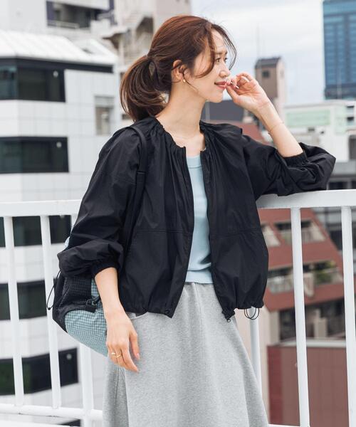 URBAN RESEARCH DOORS(アーバンリサーチドアーズ)の「『UR TECH』ポケッタブル撥水ノーカラーブルゾン | UVカット/紫外線対策/接触冷感/アウトドア/旅行/軽量/コンパクト(ブルゾン・レディース・ブラック/オフホワイト・FREE)」の18枚目の写真