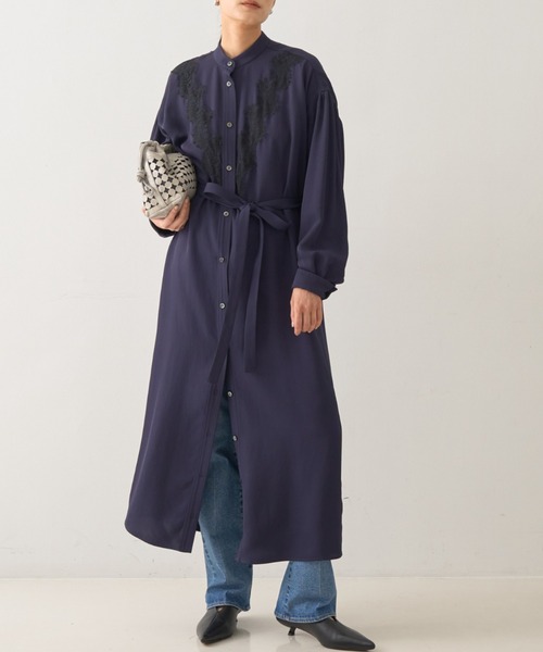 DESIGNWORKS(デザインワークス)の「レースコンビシャツワンピース(ワンピース・レディース・アイボリー/ネイビー・38)」の2枚目の写真