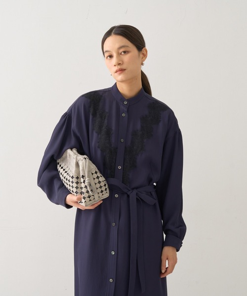 DESIGNWORKS(デザインワークス)の「レースコンビシャツワンピース(ワンピース・レディース・アイボリー/ネイビー・38)」の4枚目の写真