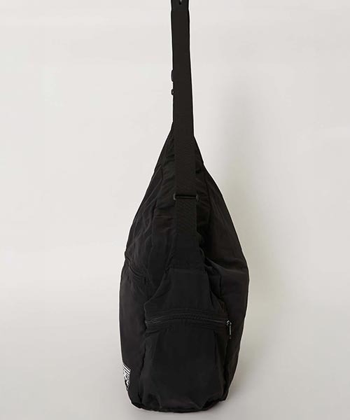 HIGH! STANDARD(ハイスタンダード)の「MT. RAINIER DESIGN /ウインドシェッド パッカブル ドロップバッグ(ショルダーバッグ・メンズ・オリーブ/ブラック/チャコールグレー・ONE)」の12枚目の写真