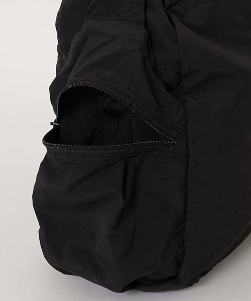 HIGH! STANDARD(ハイスタンダード)の「MT. RAINIER DESIGN /ウインドシェッド パッカブル ドロップバッグ(ショルダーバッグ・メンズ・オリーブ/ブラック/チャコールグレー・ONE)」の8枚目の写真