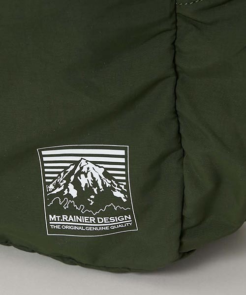 HIGH! STANDARD(ハイスタンダード)の「MT. RAINIER DESIGN /ウインドシェッド パッカブル ドロップバッグ(ショルダーバッグ・メンズ・オリーブ/ブラック/チャコールグレー・ONE)」の17枚目の写真