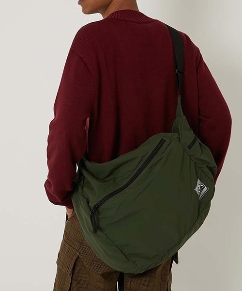 HIGH! STANDARD(ハイスタンダード)の「MT. RAINIER DESIGN /ウインドシェッド パッカブル ドロップバッグ(ショルダーバッグ・メンズ・オリーブ/ブラック/チャコールグレー・ONE)」の20枚目の写真