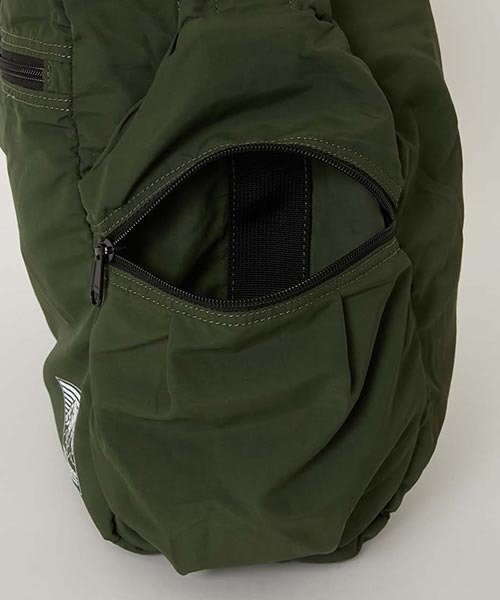 HIGH! STANDARD(ハイスタンダード)の「MT. RAINIER DESIGN /ウインドシェッド パッカブル ドロップバッグ(ショルダーバッグ・メンズ・オリーブ/ブラック/チャコールグレー・ONE)」の21枚目の写真