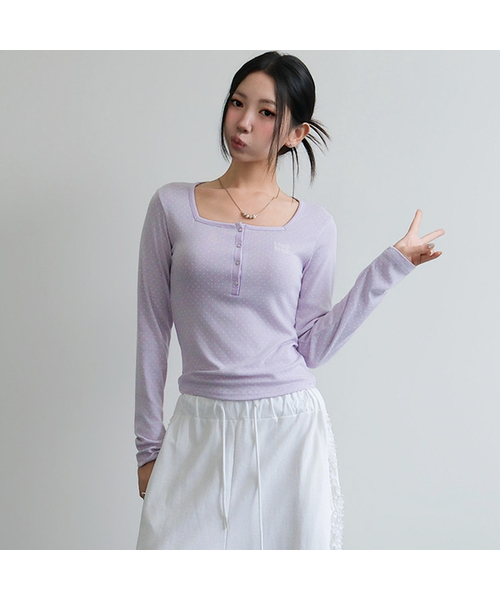 muahmuah（ムーアムーア）の「スクエアドット ヘンリーネック クロップ長袖Tシャツ [4カラー]（Tシャツ/カットソー・レディース・ブラック/ホワイト/ラベンダー・FREE）」の3枚目の写真