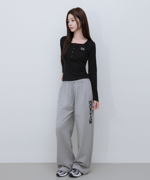 muahmuah（ムーアムーア）の「スクエアドット ヘンリーネック クロップ長袖Tシャツ [4カラー]（Tシャツ/カットソー・レディース・ブラック/ホワイト/ラベンダー・FREE）」の7枚目の写真