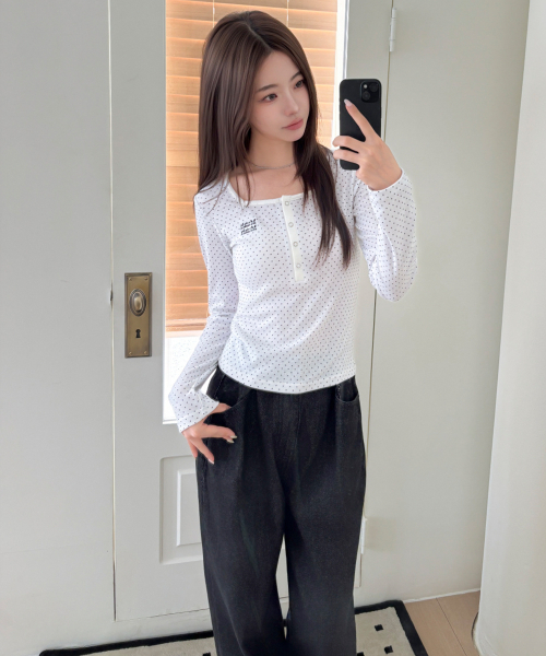 muahmuah（ムーアムーア）の「スクエアドット ヘンリーネック クロップ長袖Tシャツ [4カラー]（Tシャツ/カットソー・レディース・ブラック/ホワイト/ラベンダー・FREE）」の12枚目の写真
