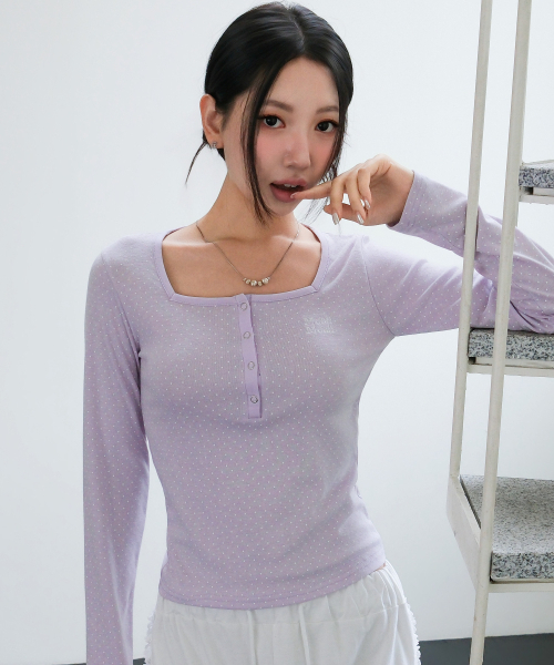 muahmuah（ムーアムーア）の「スクエアドット ヘンリーネック クロップ長袖Tシャツ [4カラー]（Tシャツ/カットソー・レディース・ブラック/ホワイト/ラベンダー・FREE）」の17枚目の写真