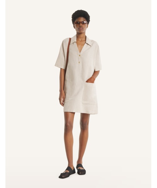 Maison Kitsune(メゾンキツネ)の「LINEN POLO MINI DRESS(ワンピース・レディース・ベージュ・40/38/36/34/42)」の4枚目の写真