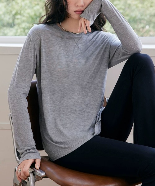 MAISON DE THERESE（メゾン ド テレーズ）の「6色展開 天糸 冷感 丸首 長袖Tシャツ UVカット エアコン対応 夏用インナー（Tシャツ/カットソー・レディース・ベージュ/パープル/ホワイト/ブラック/ブルー/グレー・FREE）」の4枚目の写真