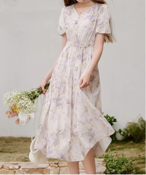 &soiree(アンドソワレ)の「Vネックボタニカル柄バルーンスリーブワンピース(ワンピース・レディース・ホワイト・SMALL/MEDIUM/LARGE)」の1枚目の写真