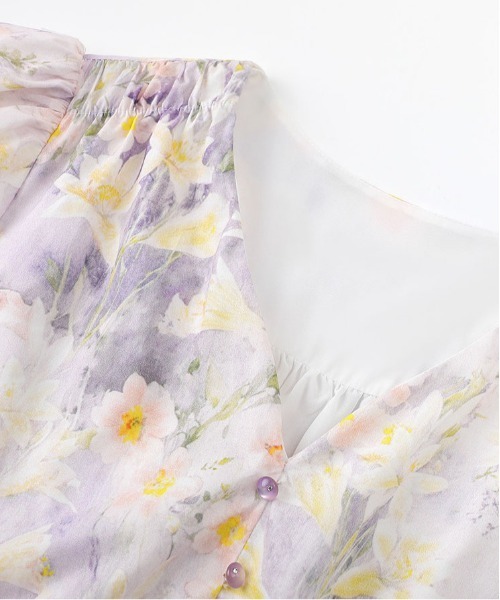 &soiree(アンドソワレ)の「Vネックボタニカル柄バルーンスリーブワンピース(ワンピース・レディース・ホワイト・SMALL/MEDIUM/LARGE)」の3枚目の写真