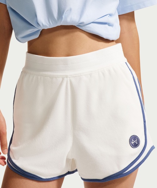 NIKE(ナイキ)の「NIKE W NSW NK CHLL TRRY TWL SHOR IF0572(その他パンツ・メンズ・ホワイト/ネイビー・S/M)」の1枚目の写真