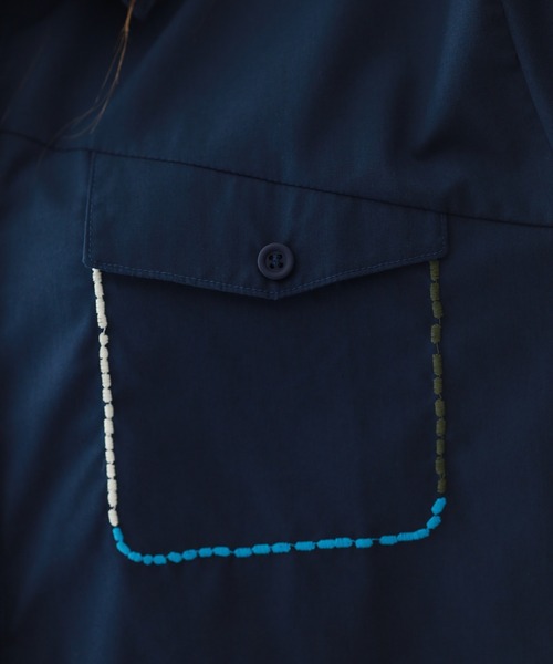 Emago(イマゴ)の「EMAGO らくがきロゴ刺繍シャツ 長袖(シャツ/ブラウス・レディース・ネイビー/ブラック/ホワイト・FREE)」の12枚目の写真