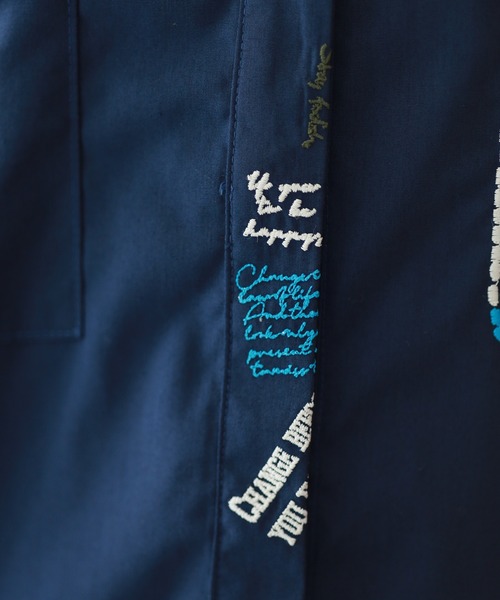 Emago(イマゴ)の「EMAGO らくがきロゴ刺繍シャツ 長袖(シャツ/ブラウス・レディース・ネイビー/ブラック/ホワイト・FREE)」の13枚目の写真