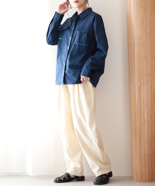 Emago(イマゴ)の「EMAGO らくがきロゴ刺繍シャツ 長袖(シャツ/ブラウス・レディース・ネイビー/ブラック/ホワイト・FREE)」の7枚目の写真
