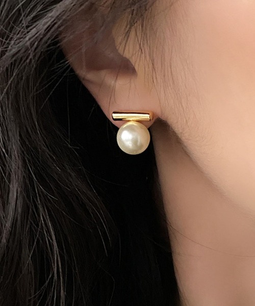 yu-ka(ユーカ)の「YU-KA:バーライン パールピアス Barline Pearl Earrings(ピアス(両耳用)・レディース・ゴールド/シルバー・FREE)」の2枚目の写真