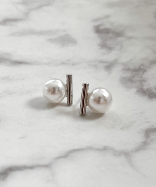 yu-ka(ユーカ)の「YU-KA:バーライン パールピアス Barline Pearl Earrings(ピアス(両耳用)・レディース・ゴールド/シルバー・FREE)」の3枚目の写真