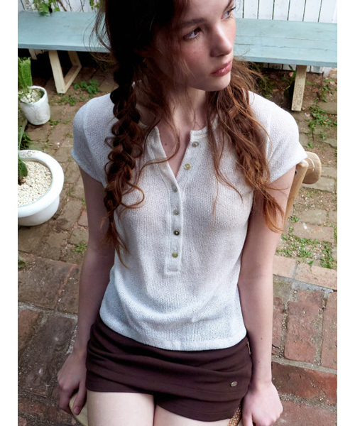 ETMON(エトモン)の「Half Open Button T-Shirt, Oatmeal(Tシャツ/カットソー・レディース・その他・F)」の2枚目の写真