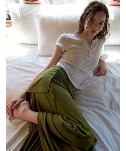 ETMON(エトモン)の「Half Open Button T-Shirt, Oatmeal(Tシャツ/カットソー・レディース・その他・F)」の5枚目の写真
